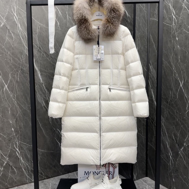 G*u*i down coat